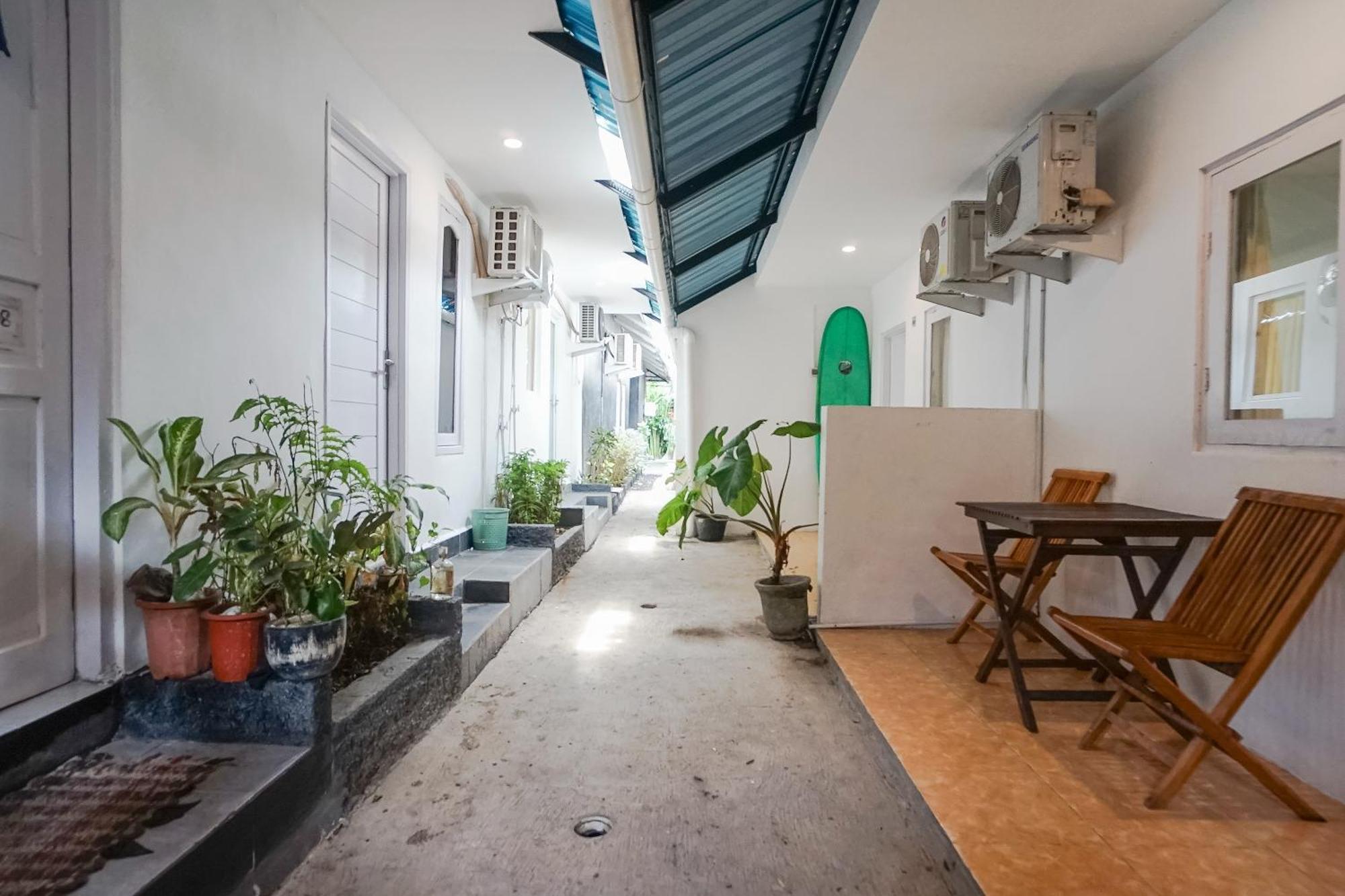 Kos 168 Jimbaran Hotel Екстериор снимка
