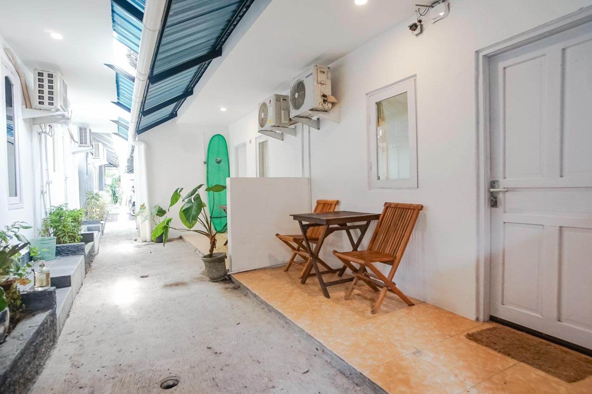 Kos 168 Jimbaran Hotel Екстериор снимка