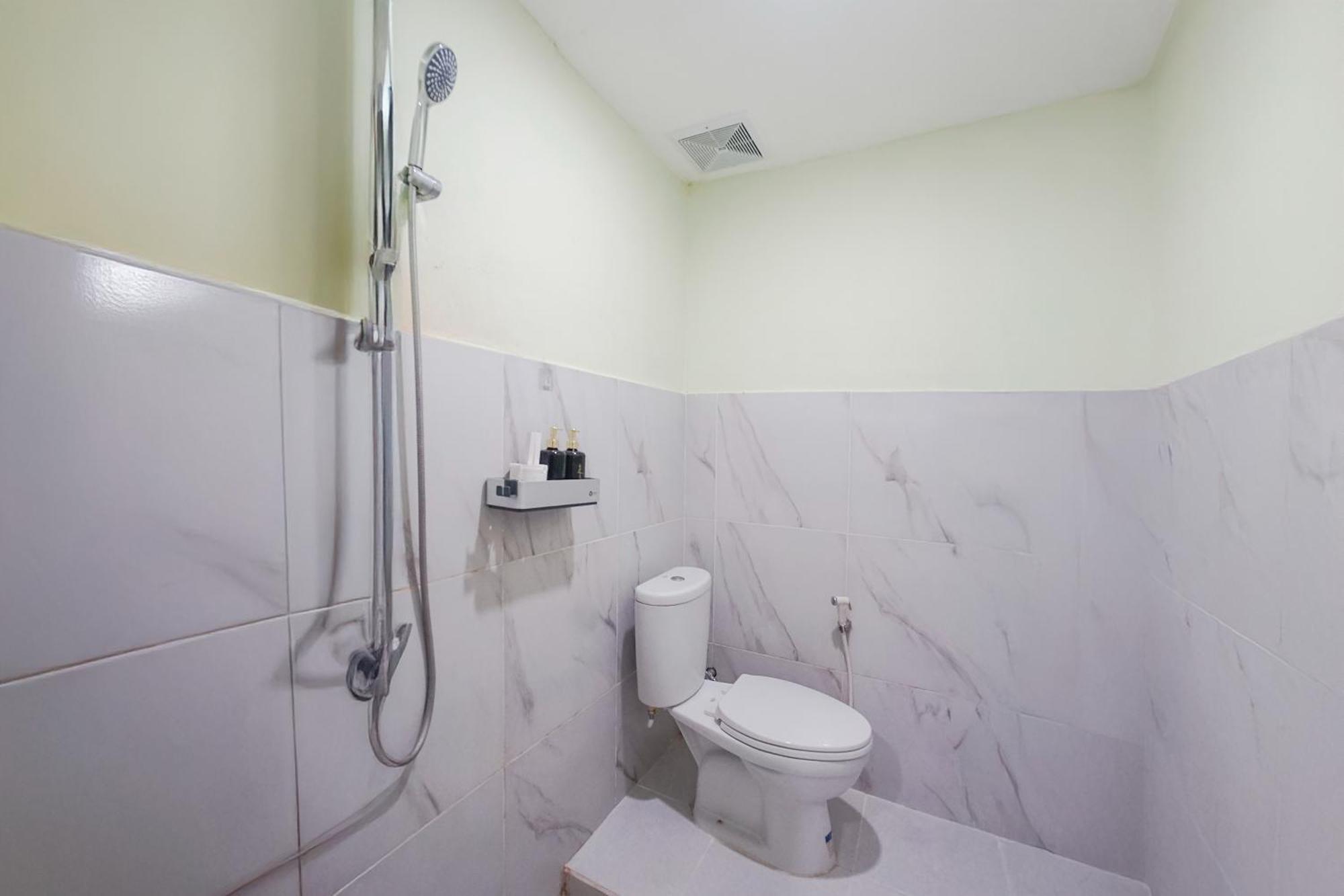 Kos 168 Jimbaran Hotel Екстериор снимка